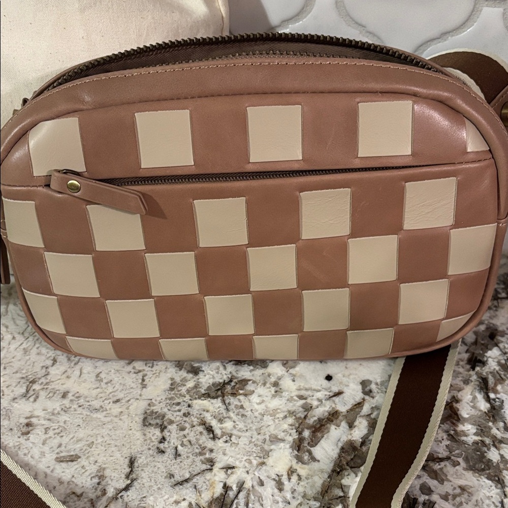Andar The Devin Checkered Crossbody Bag in Tan and Cream - Picture 5 of 13